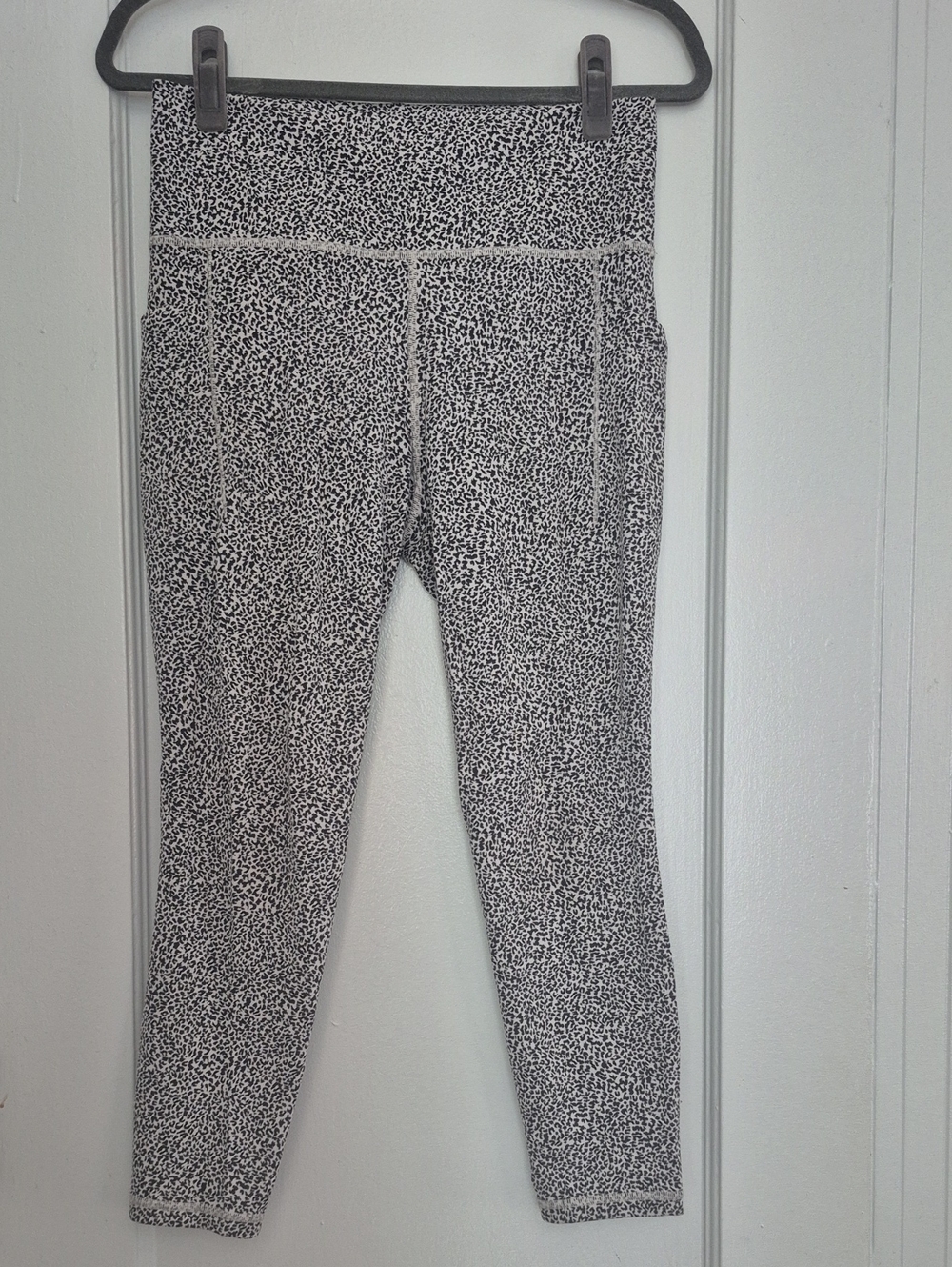 Athleta Salutation Stash II Textured Tight With Pockets